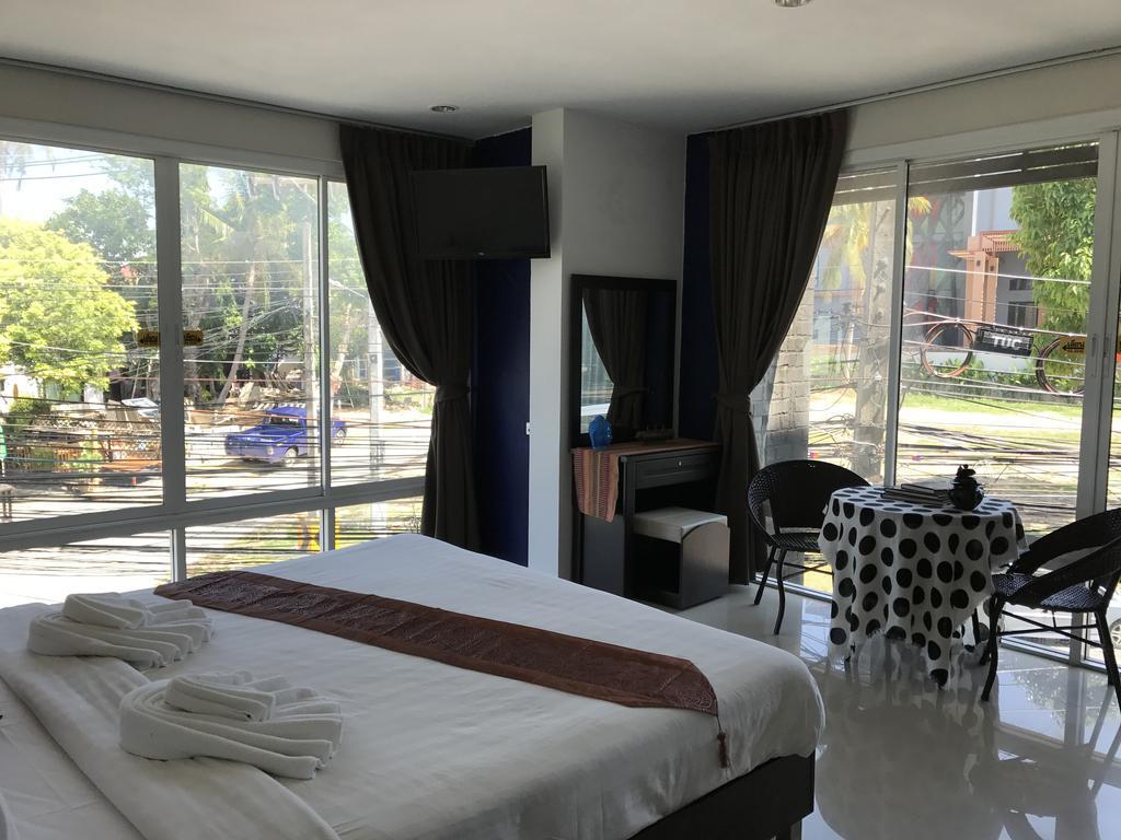 But Different Phuket Boutique Hotel Nai Harn Εξωτερικό φωτογραφία