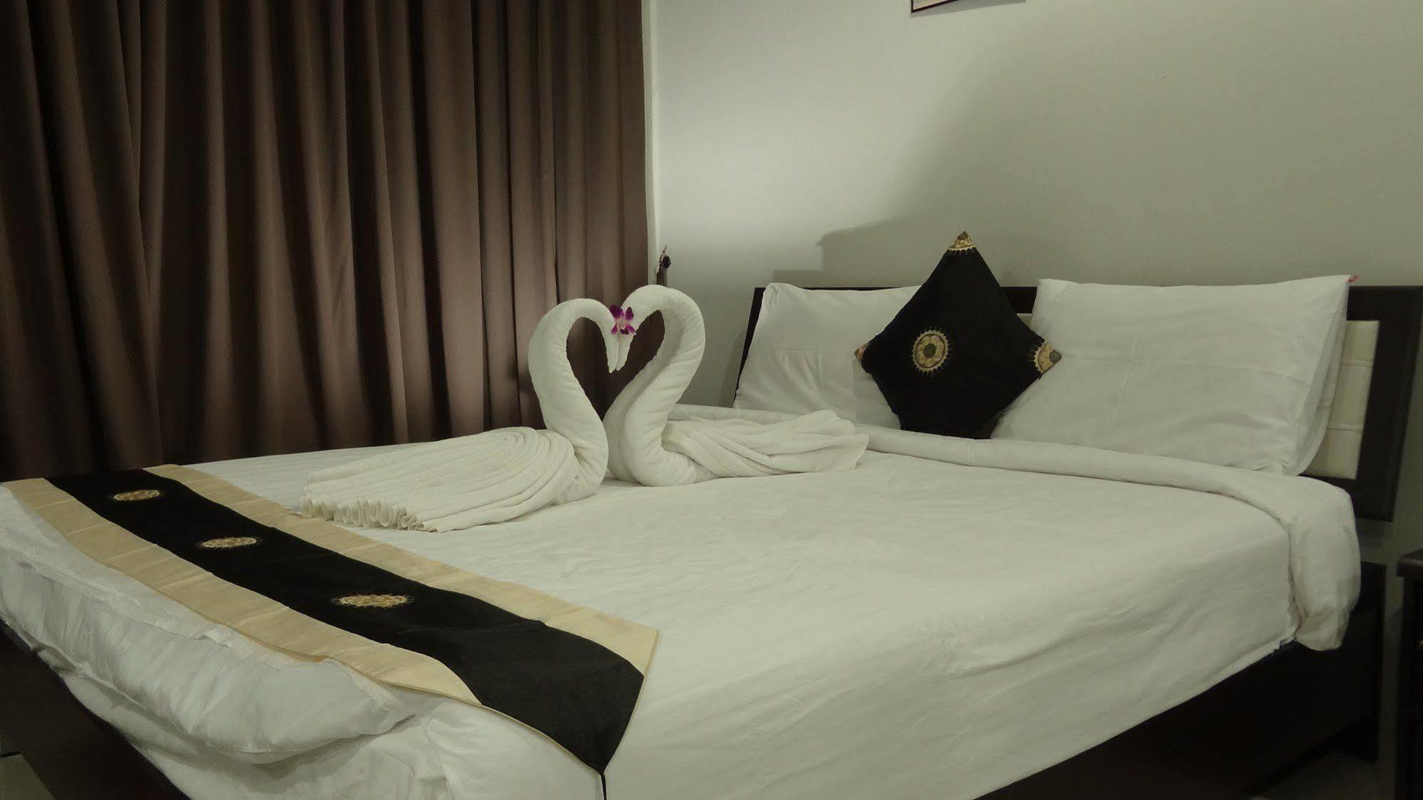 But Different Phuket Boutique Hotel Nai Harn Εξωτερικό φωτογραφία