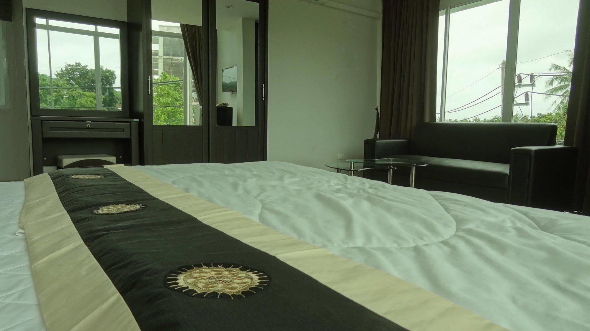 But Different Phuket Boutique Hotel Nai Harn Εξωτερικό φωτογραφία